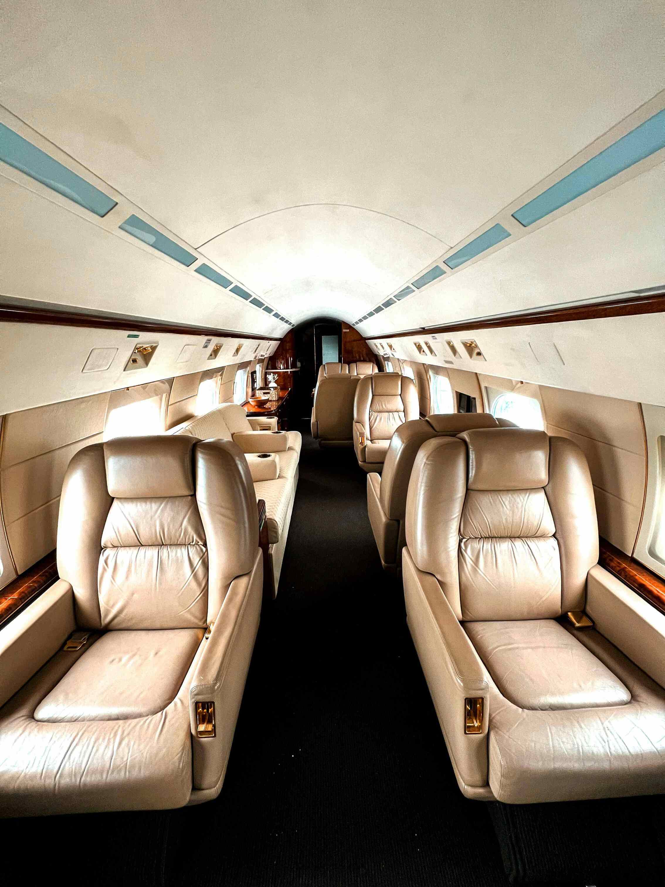 Jet Exterior